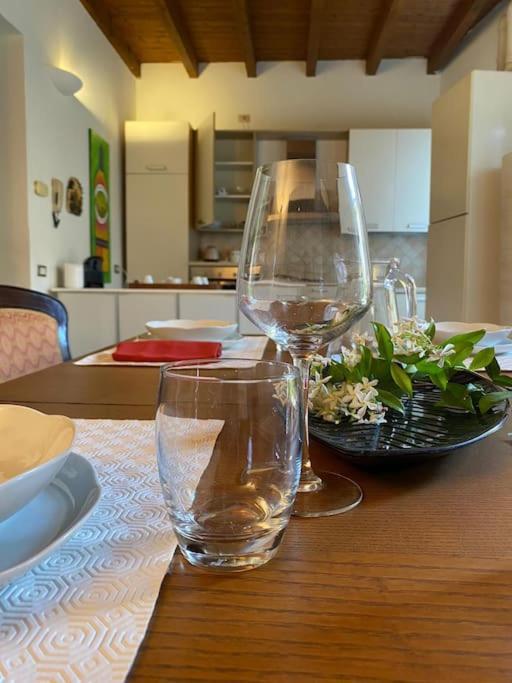 La Casa Nel Borgo Apartamento Angera Exterior foto