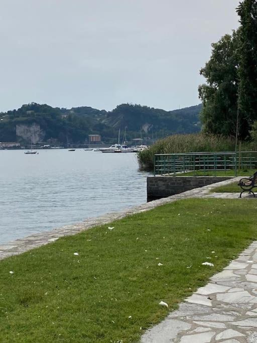 La Casa Nel Borgo Apartamento Angera Exterior foto