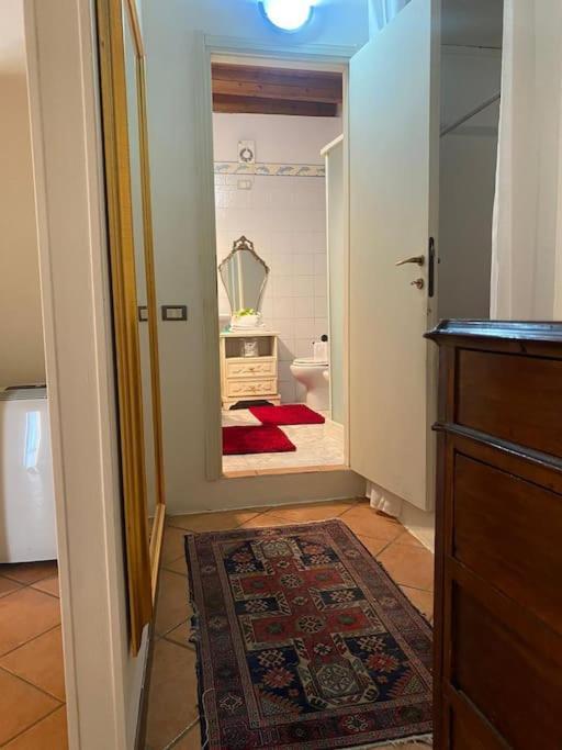 La Casa Nel Borgo Apartamento Angera Exterior foto