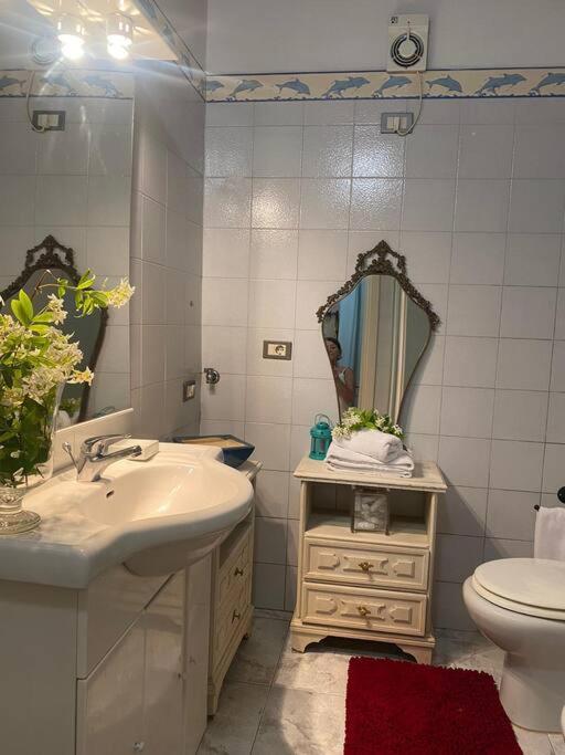 La Casa Nel Borgo Apartamento Angera Exterior foto